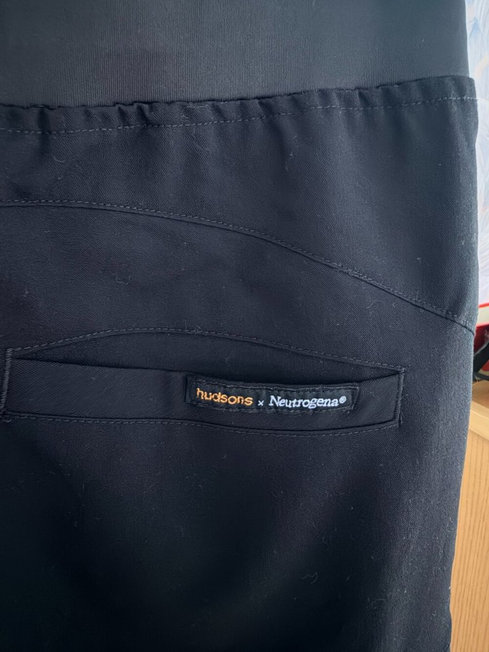 Hudsons x Neutrogena Scrub Jogger Black Limited Edition Sz M